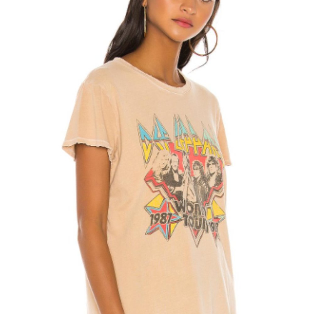 Chaser Dep Leppard  T-shirt Vintage Graphic